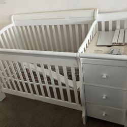 Crib Turns Into Toddler Bed 