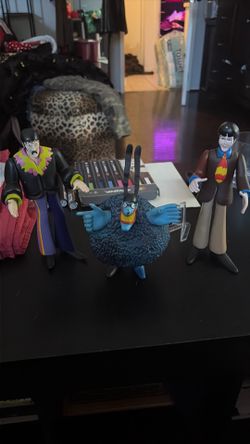 Vntg Yellow submarine figurines
