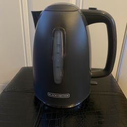 Black and Decker Electric Kettle  1.7 L