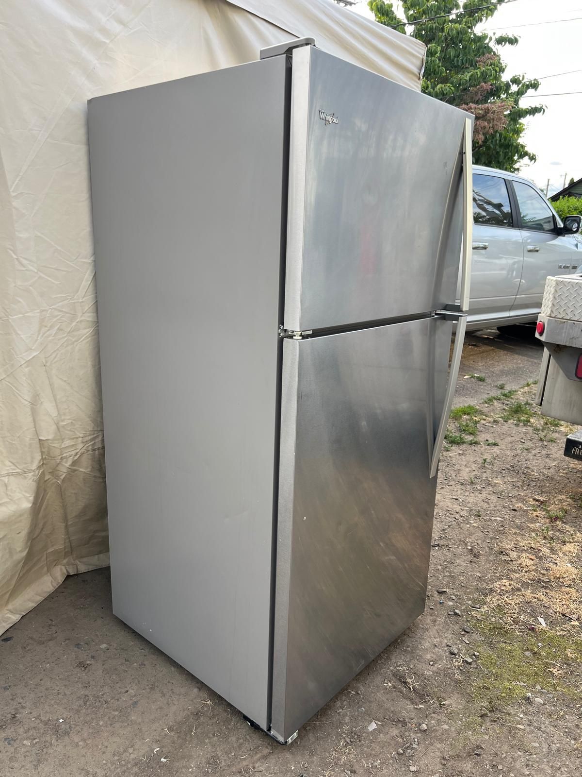Whirlpool refrigerator in excellent condition 🧊