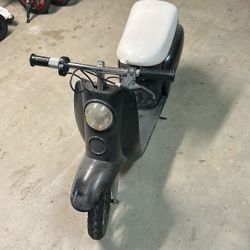Razor Vespa Moped