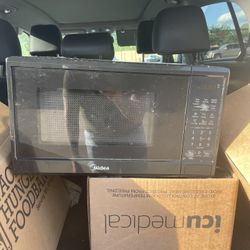 Midea 0,9 Cu. Ft. Microwave oven