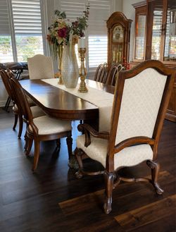 Ernest Hemingway collection dining set with China cabinet