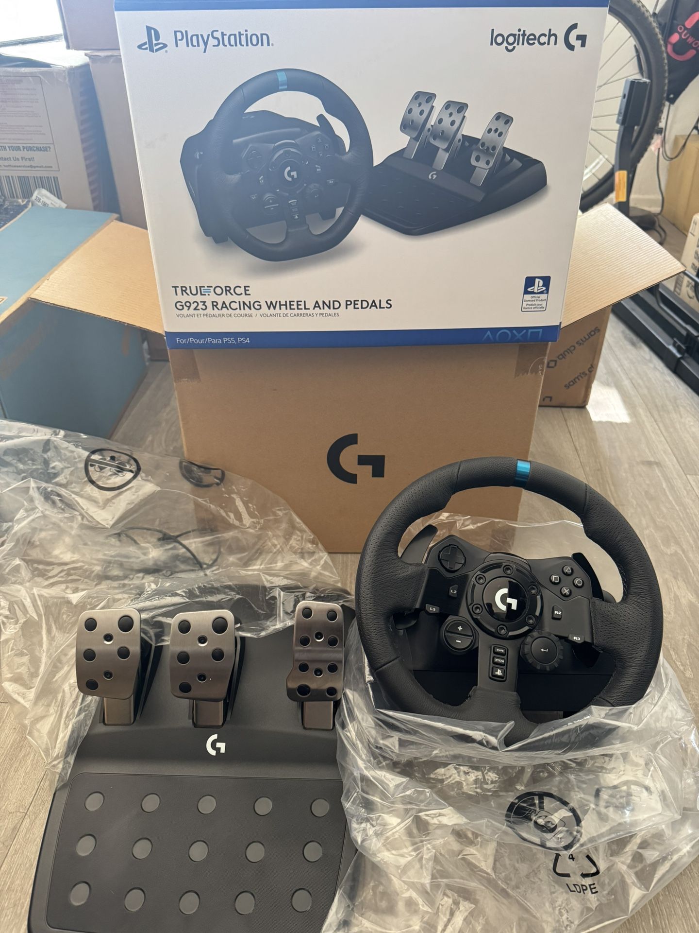 Logitech G923 Racing Wheel and Pedals