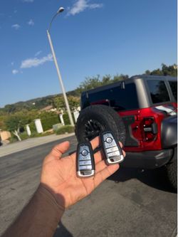 Car keys/llaves de auto/key fobs