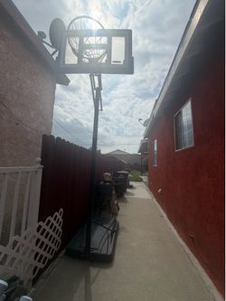Basketball hoop