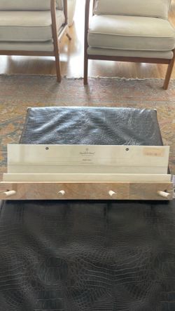 Target hearth and hand wall hanger/hook rail