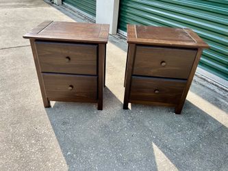 2 nightstands / end tables