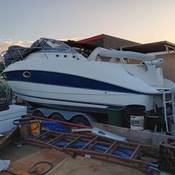 Larson twenty six foot cabin cruiser