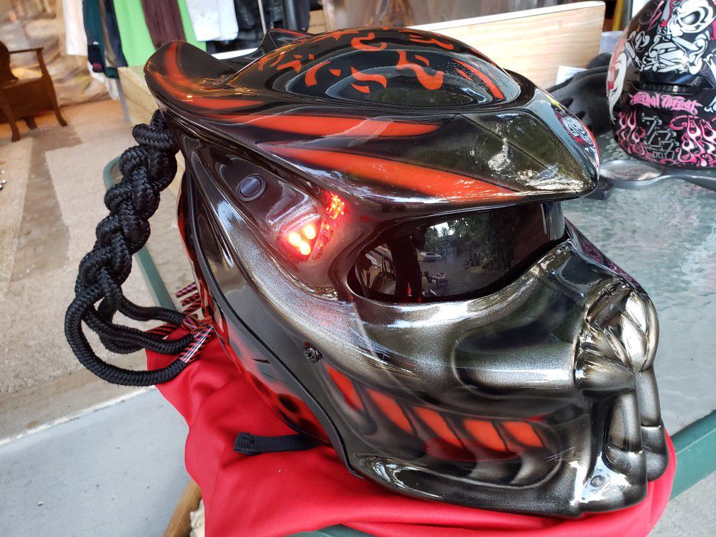Predator Custom Helmet Size Large 