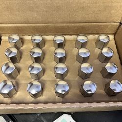 x24 Silverado Suburban Tahoe Avalanche Sierra Yukon Escalade Factory OEM 14x1.5 Lug Nuts Screws Bolt