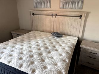 KING SIDE BED ALMOST NEW