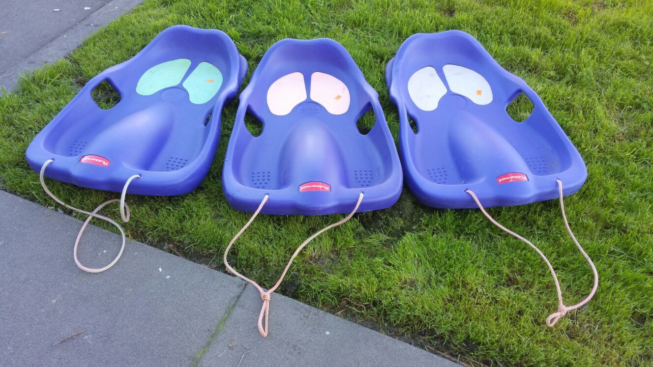 Heavy iduty Rubbermaid Toboggan snow Sled Winter Fun -