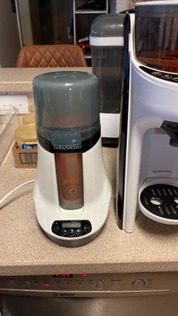 Baby Brezza Bottle Warmer – Excellent Condition