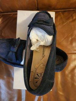 ISAAC MIZRAHI SUEDE FLATS!