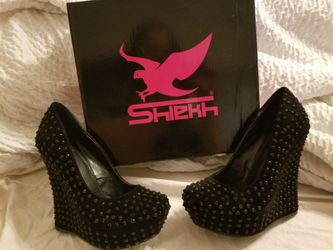 Sexy Shiekk wedges. Black bling. 5 1/2.