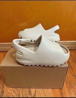 ADIDAS YEEZY SLIDE BONE FZ5889 INFANTS  Size 7K Brand New