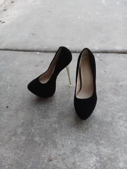 BRAND NEW!!! NEVER WORN!!Black Stiletto High Heels 👠 Size 37