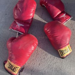 2 Pairs Of Sparing Gloves