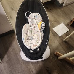 4 Moms Baby Swing 