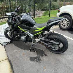 Kawasaki Z900 
