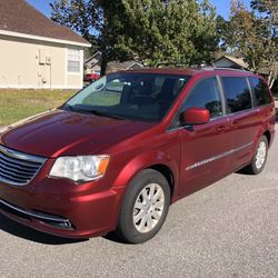 2015 Chrysler Town And Country minivan