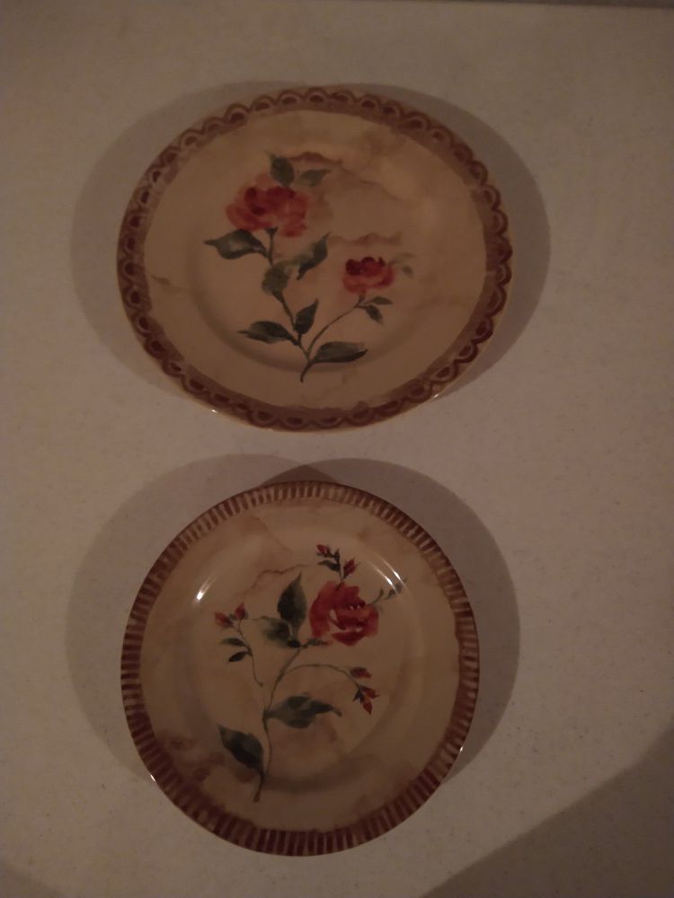 Decorative kitchen plate one 8" and one 12" both for 12$