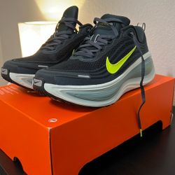 Nike Vomero Plus Size 9