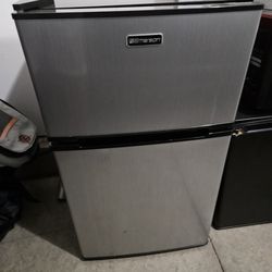 Emerson 3.1 Cubic Inch Refrigerator/Freezer 