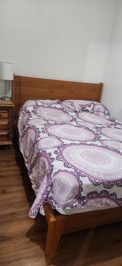 Full size Sealy matress and wood frame