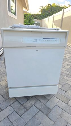 Free White Maytag Jetclean Dishwasher Quiet Pack