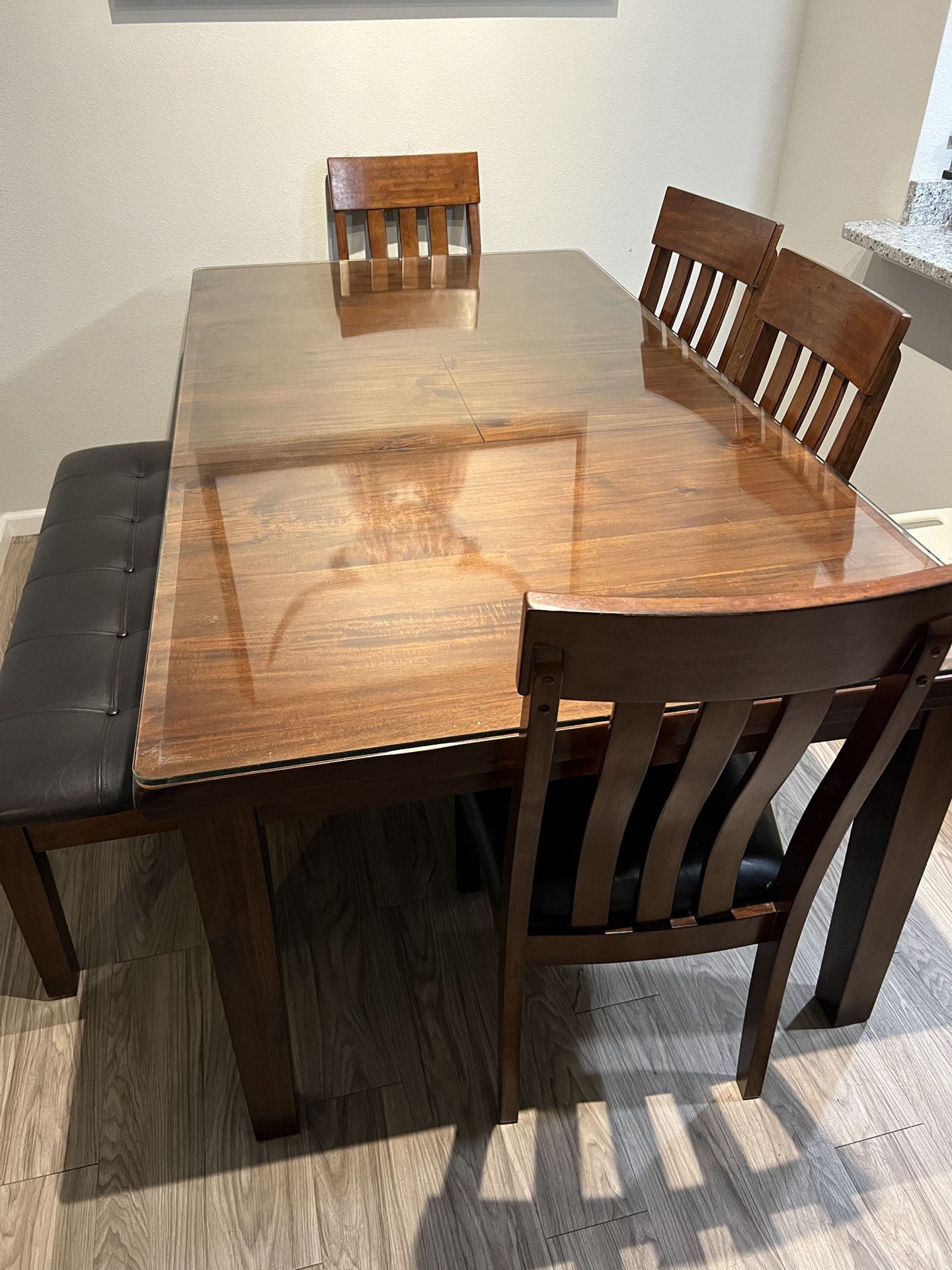 Dining Room Set! Table w/ 4 Chairs & Bench