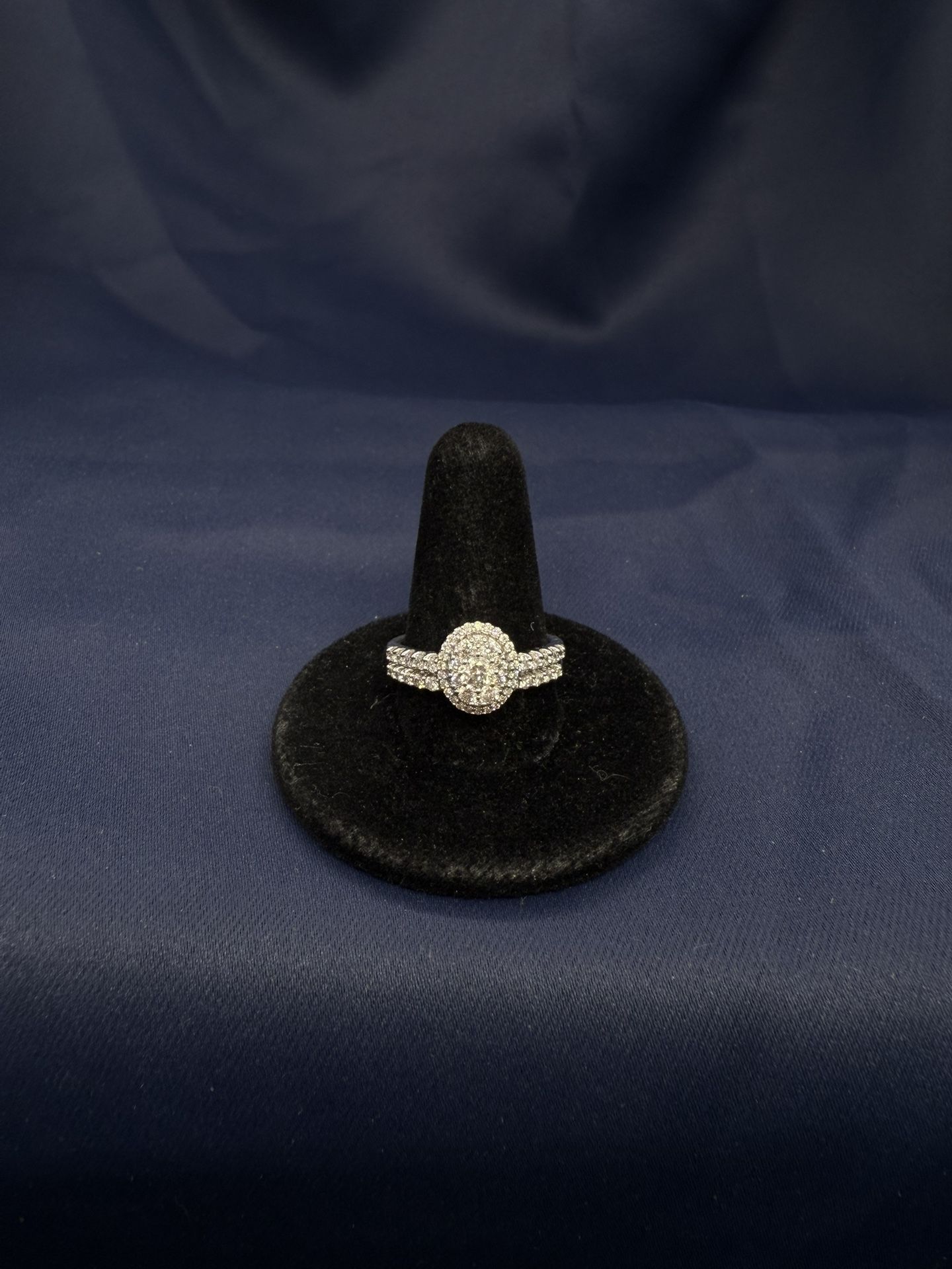 14KWG Round Brilliant Wedding Set