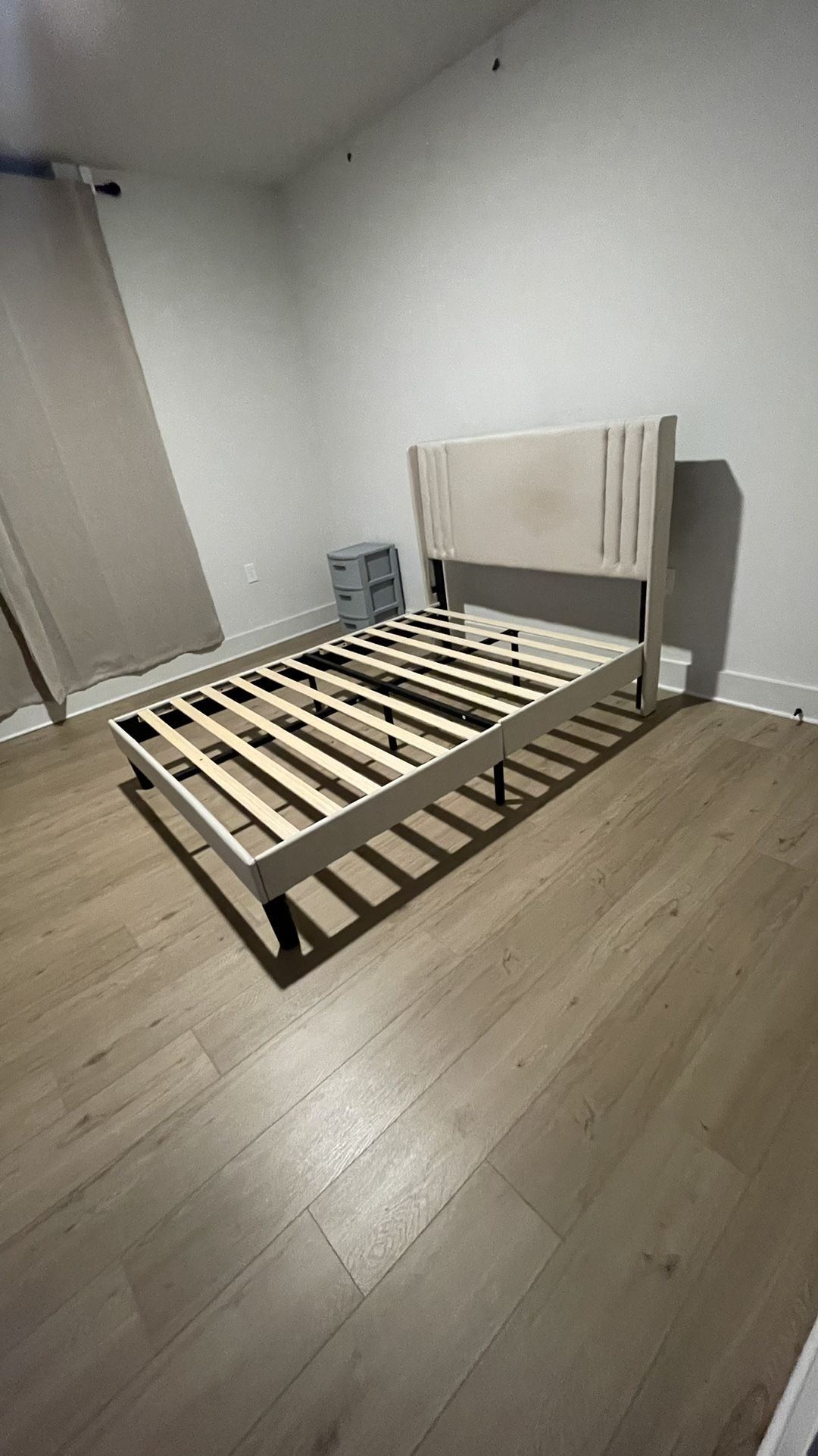 (size FULL) Bettyjean Upholstered Platform Bed frame with Wingback headboard