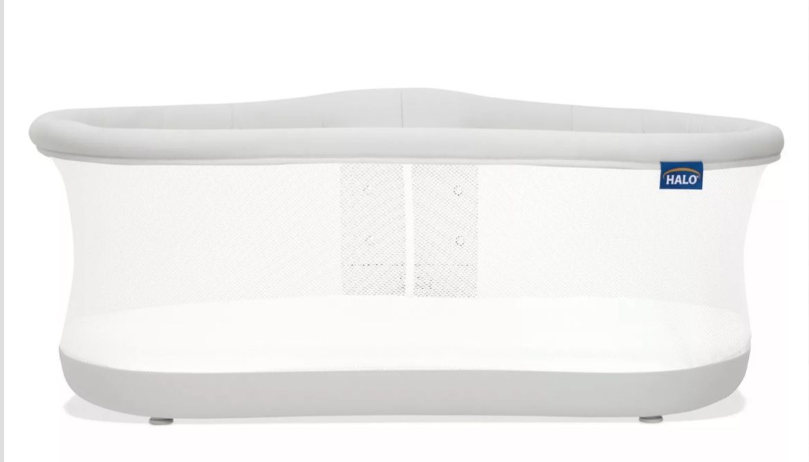 I'm selling this HALO innovations BassiNest swivel sleeper for