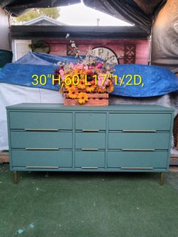 Vintage MCM lite sage green 9/drawer wood dresser