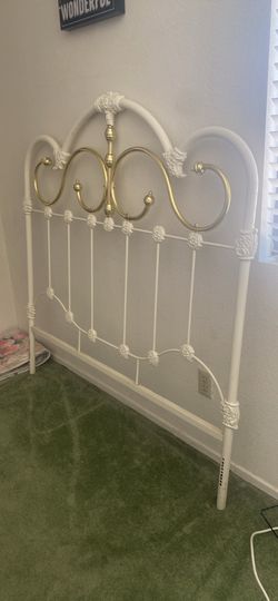 Vintage full size head board good condition