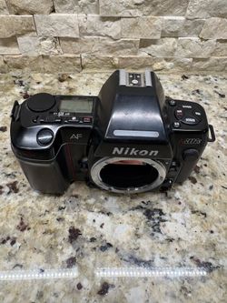 Nikon N8008s 35mm SLR Film Camera Body & Cap - TESTED - WORKS