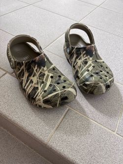 Crocs Classic Realtree Camo Clogs – Youth size 5 , Unisex Slip-On Outdoor Shoes