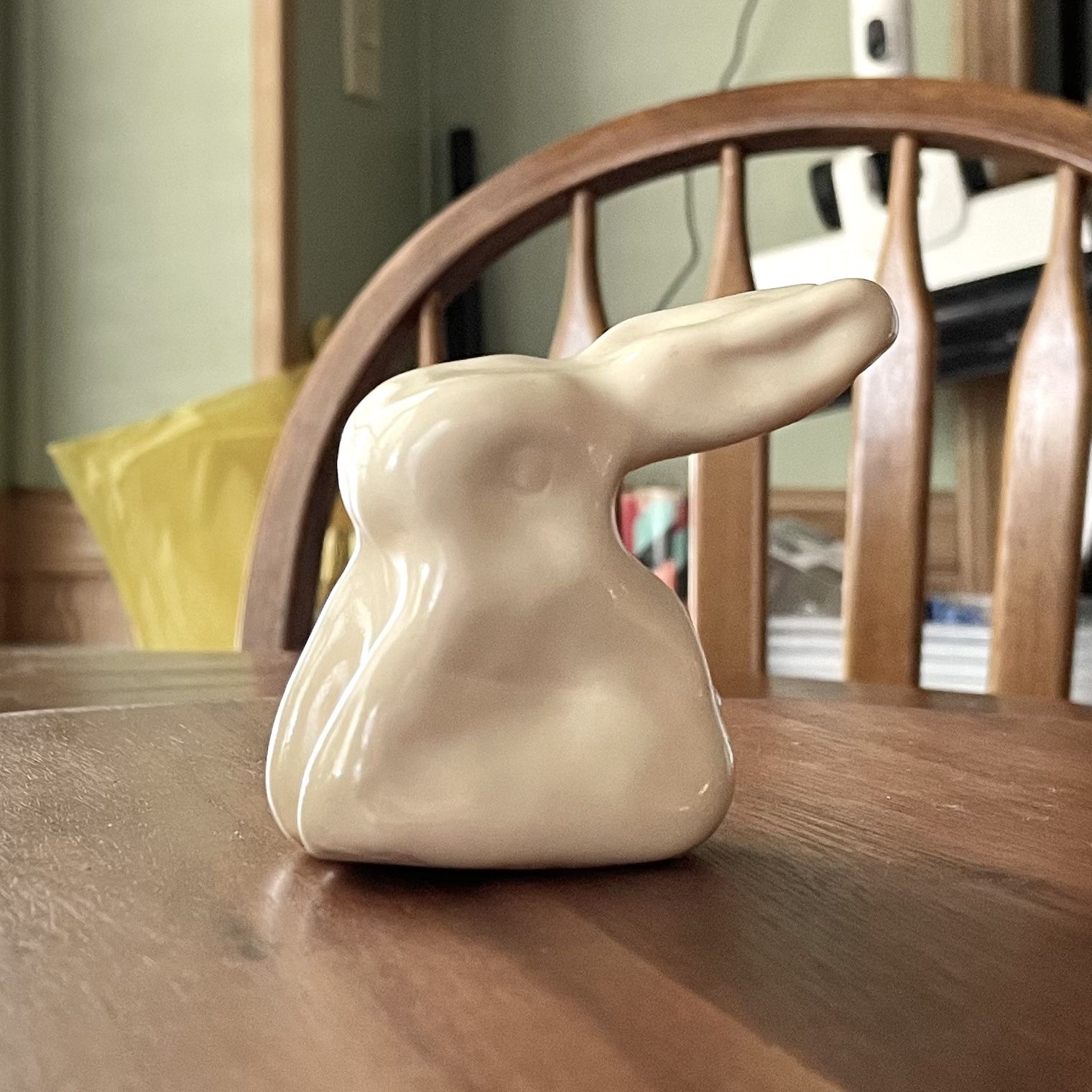 **VINTAGE** Unbranded Ceramic Easter Bunny Figurine- 3” x 3.5” x 1” -Ivory Color