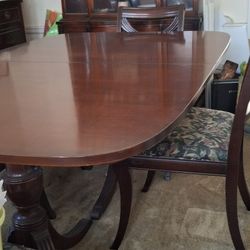 Mahogany DINIING ROOM SET-Table, Chsirs, Buffef