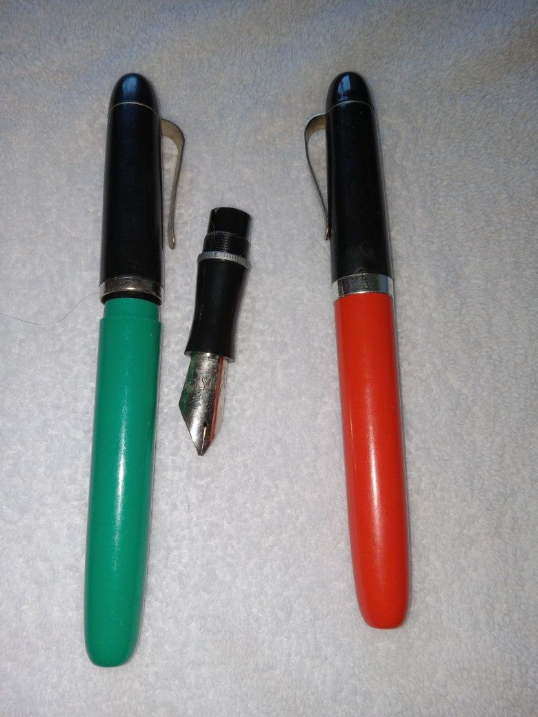Vtg Lylly Jumbo Pens (2)