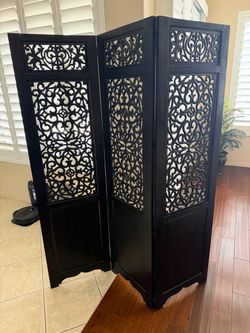 Pier-1 solid wood divider