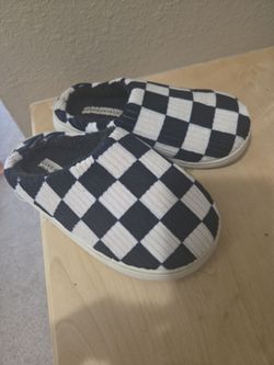 AEROPOSTALE SLIPPERS