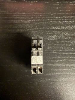 20 Amp Tandem Single Pole Type QT Circuit Breaker