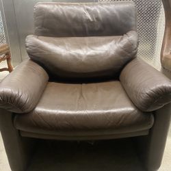LEATHER Couch In Good Condition 25$