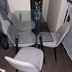 Dining Table + 4 Chairs