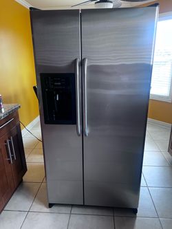 E Side-by-Side Refrigerator – Stainless Steel – Works Great