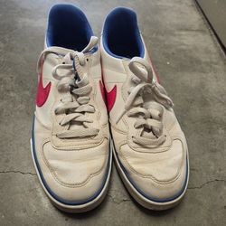 5 pairs of shoes (womans)