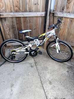 Mongoose XR-75 Mountain Bike 06